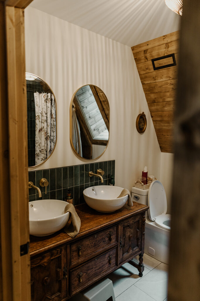Sunshine valley cabin bathroom