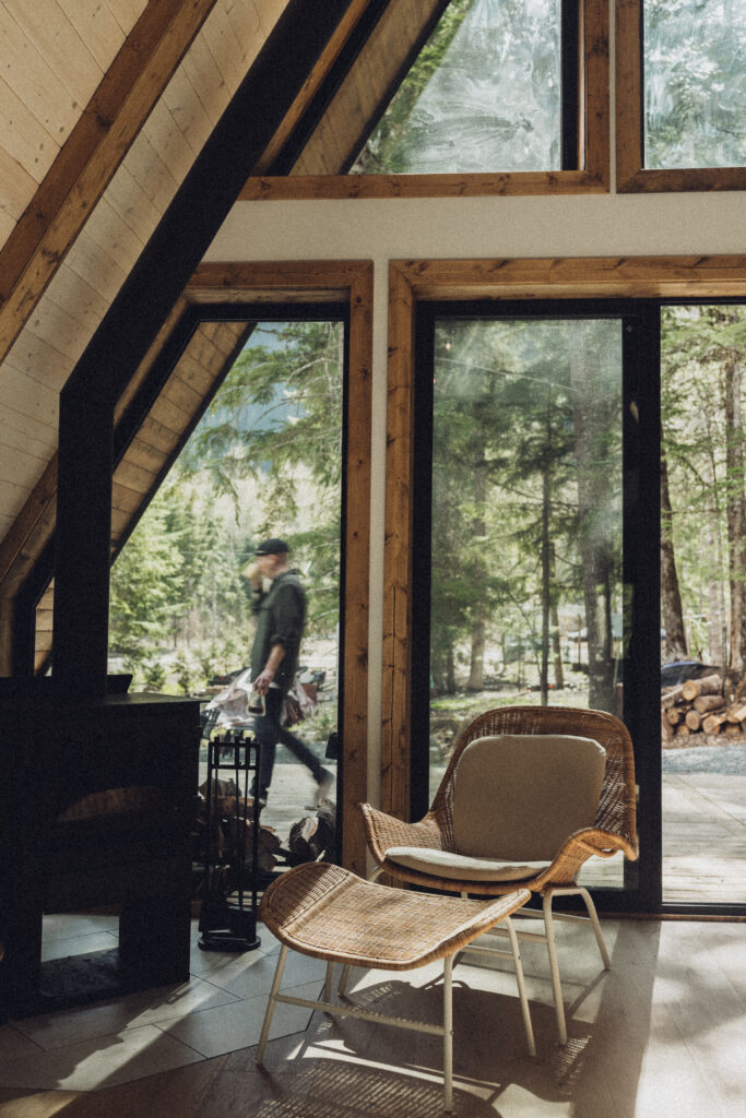 Take a tour around the room