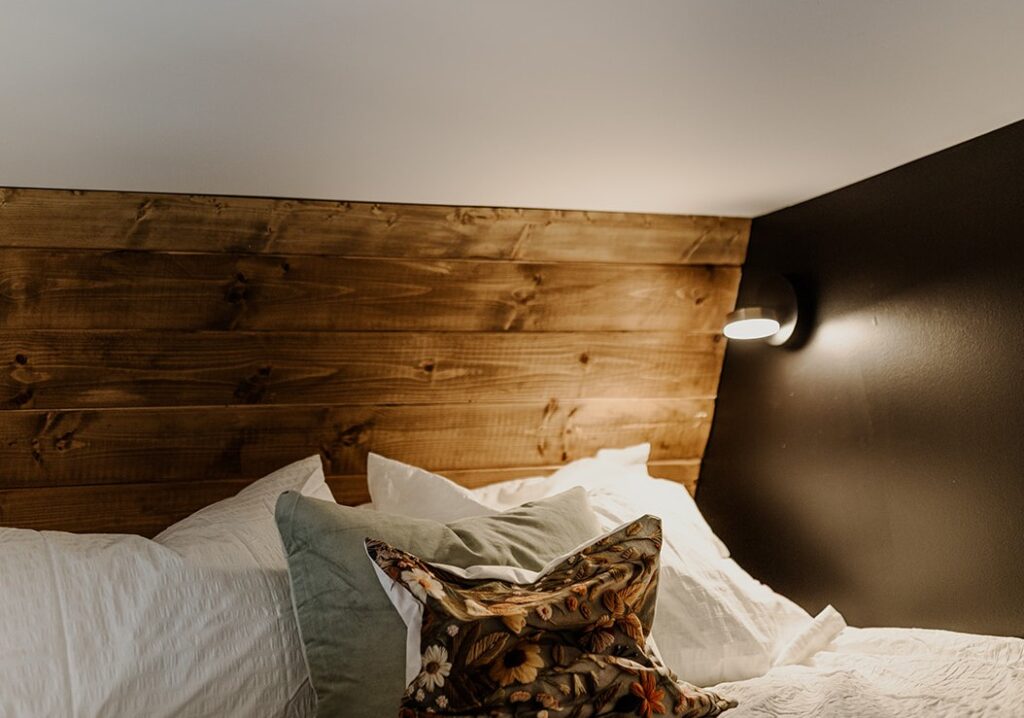 Sunshine Valley accommodation bedroom