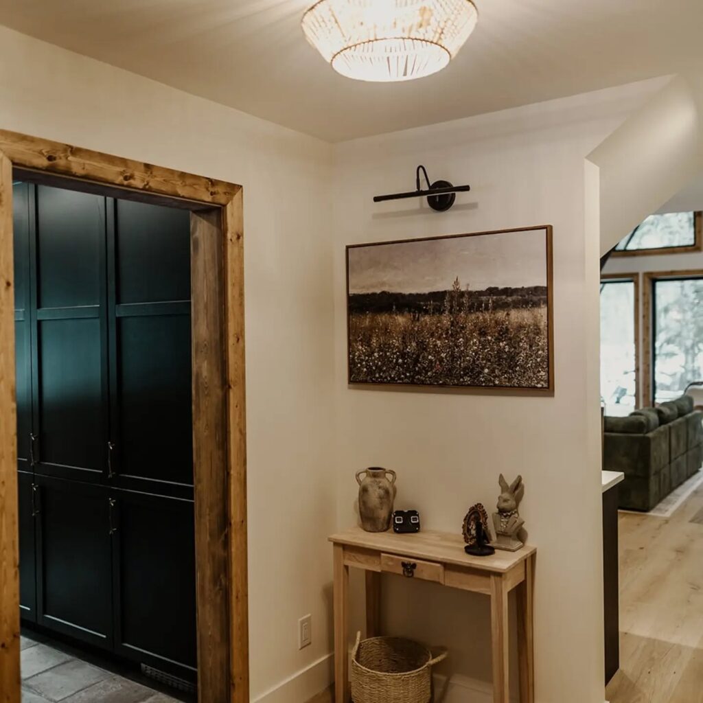 Instagram post from thehiddeneh. This post is in position 4.